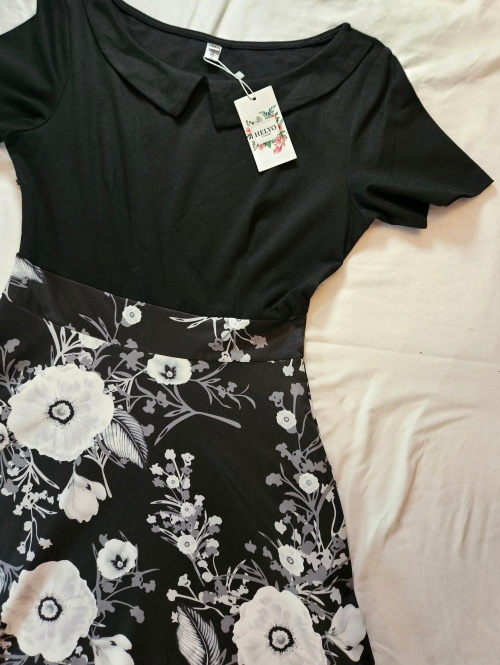 NWT Helyo Womens Black & White Floral Fit & Flare Short Sleeve Dress Size Medium - Picture 2 of 15